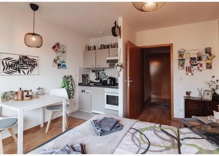 Kleine „louise“ In Der Neustadt Mit Tiefgarage دريسدن