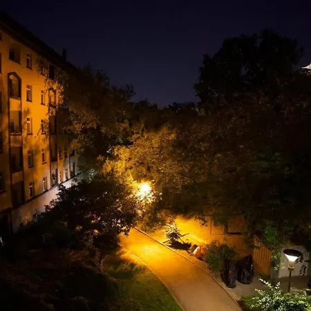 Kleine „louise“ In Der Neustadt Mit Tiefgarage *